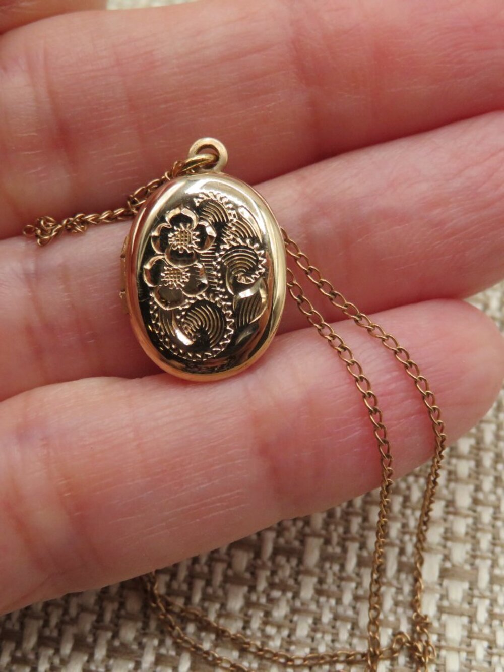 Vintage Locket Floral Design Necklace 14K Gold Filled